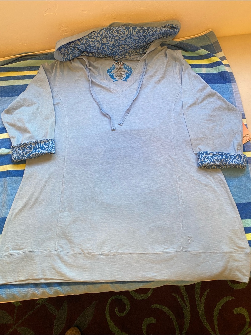 Danskin Now Light Blue Hooded Roll-Sleeve Top with Printed Trim